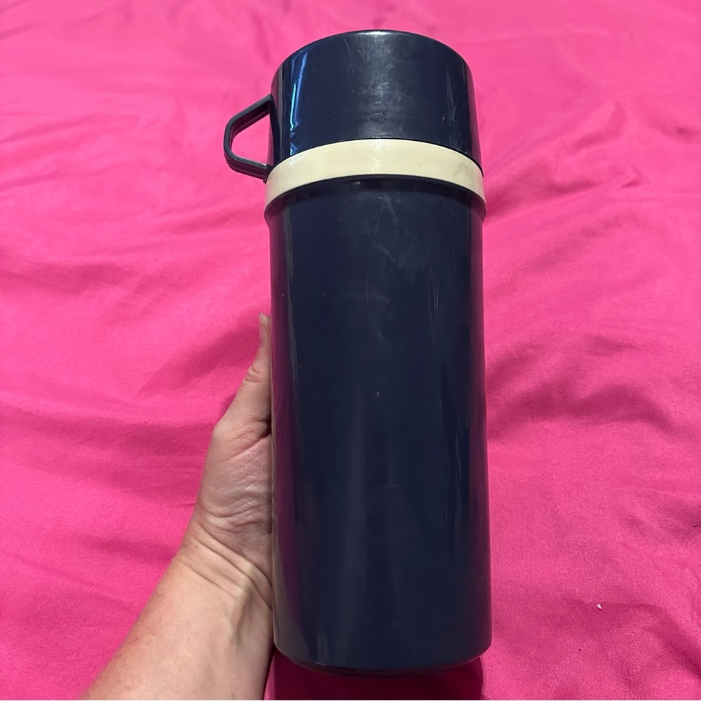Vintage Aladdin, blue and cream thermos 1 pint, 1/2 Liter